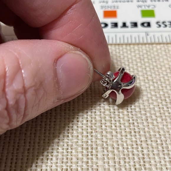 Elegant vintage sterling Silver and Red Stud Earrings - Picture 9 of 15